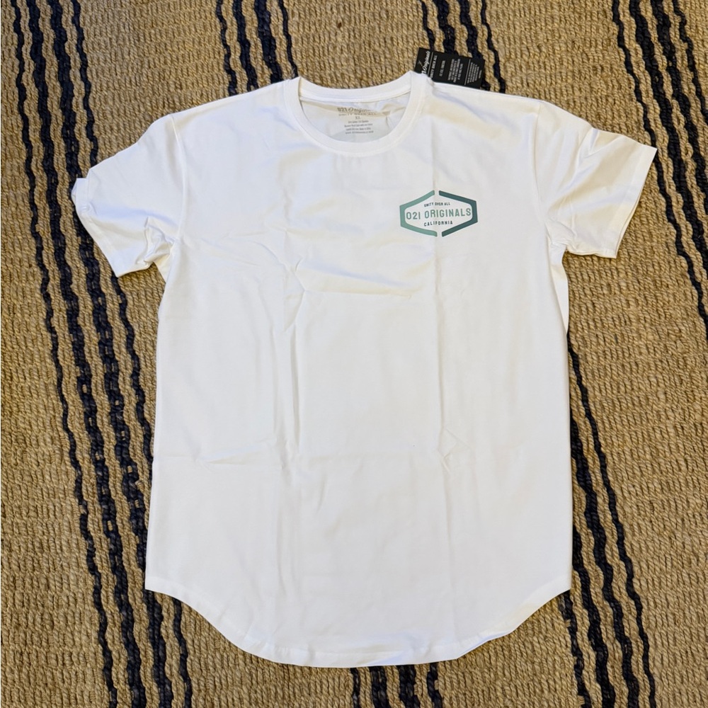 021 Originals Men’s T-Shirt in White with California graphic. Size XL NWT